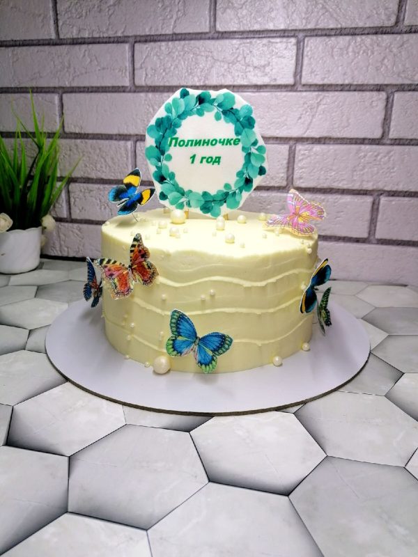 Торт Ай-Петри с топпером из съедобной сахарной печати с мастикой и бабочками