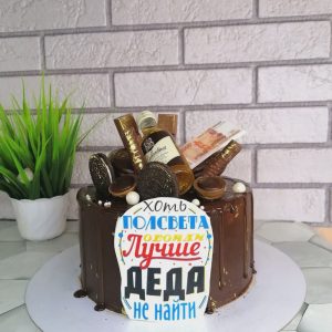 Торт Ferrero Rocher, декор - конфеты и бутылочка виски