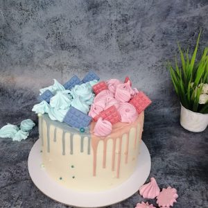 Торт «Клубничная нежность» для мамы и сына