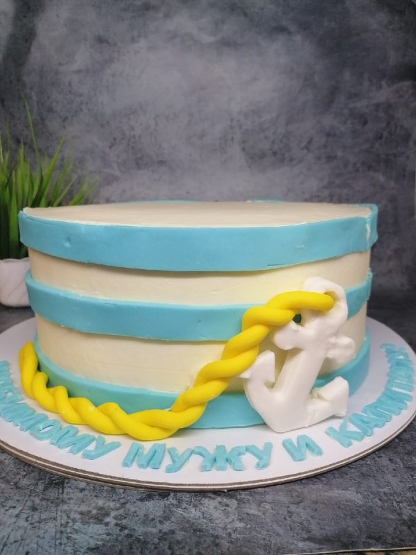Торт Сникерс с декором в виде якоря из мастики