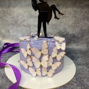 Торт Ферреро Роше с бабочками и топпером в виде силуэта