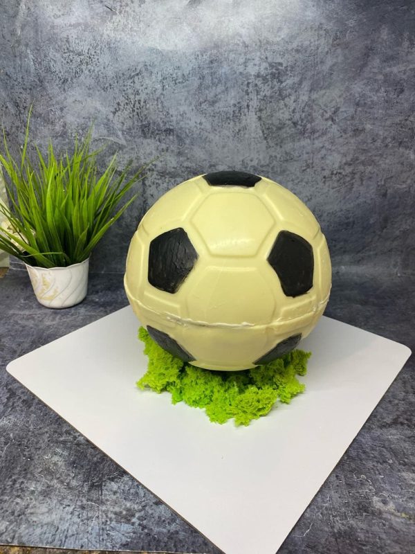 3D торт в виде футбольного мяча - начинка Ай Петри, корпус из с белого бельгийского шоколада