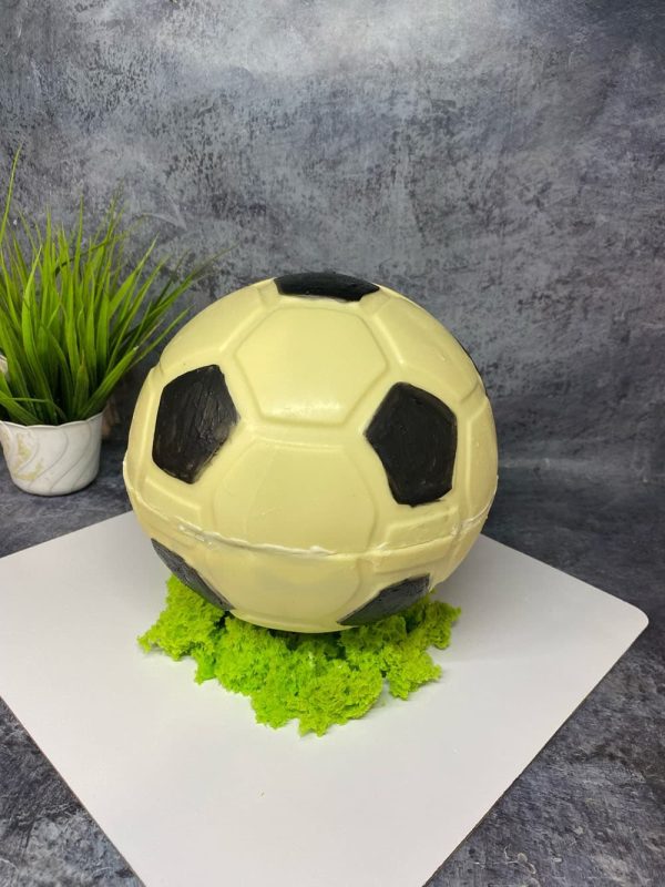 3D торт в виде футбольного мяча - начинка Ай Петри, корпус из с белого бельгийского шоколада