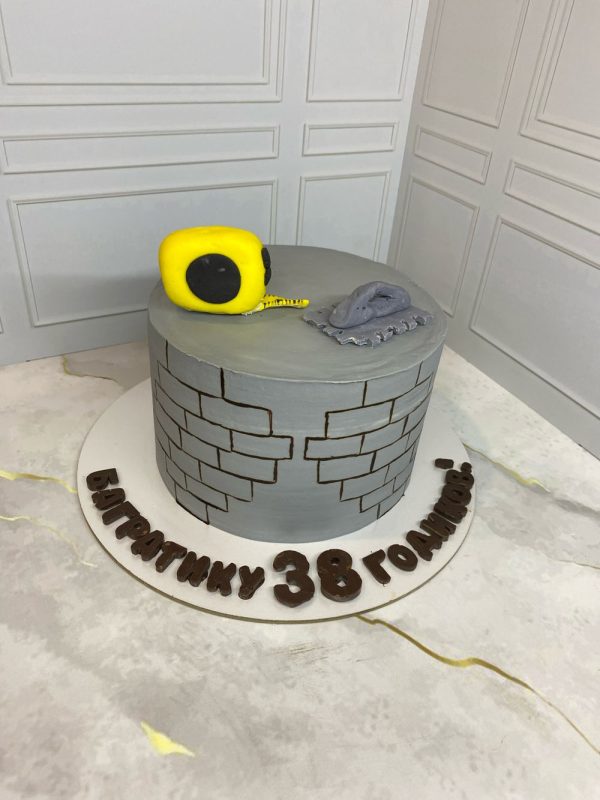 Торт Ферреро Роше для строителя с мастикой и шоколадными буквами