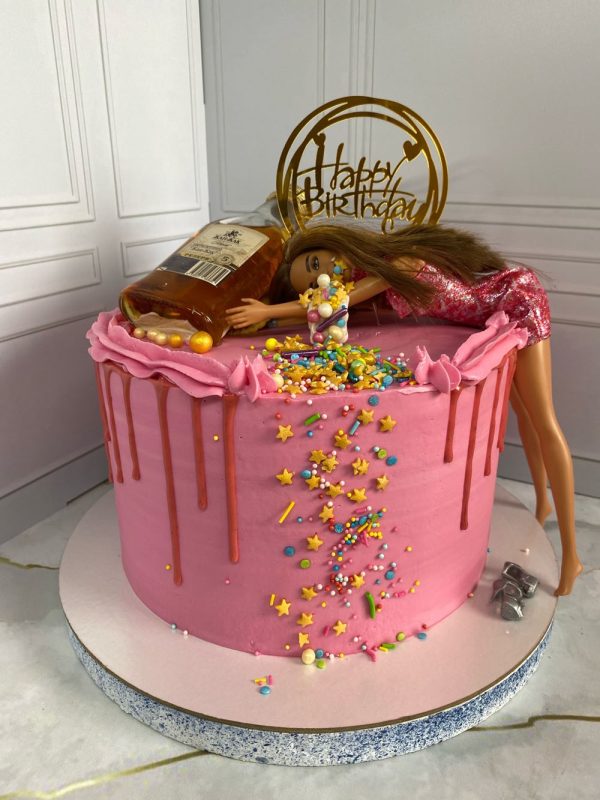 Торт «Ферерро Роше» c топпером, бутылочкой спиртного и куклой Барби
