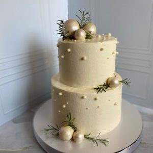 Торт «Красный бархат» на свадьбу или юбилей с шоколадными сферами