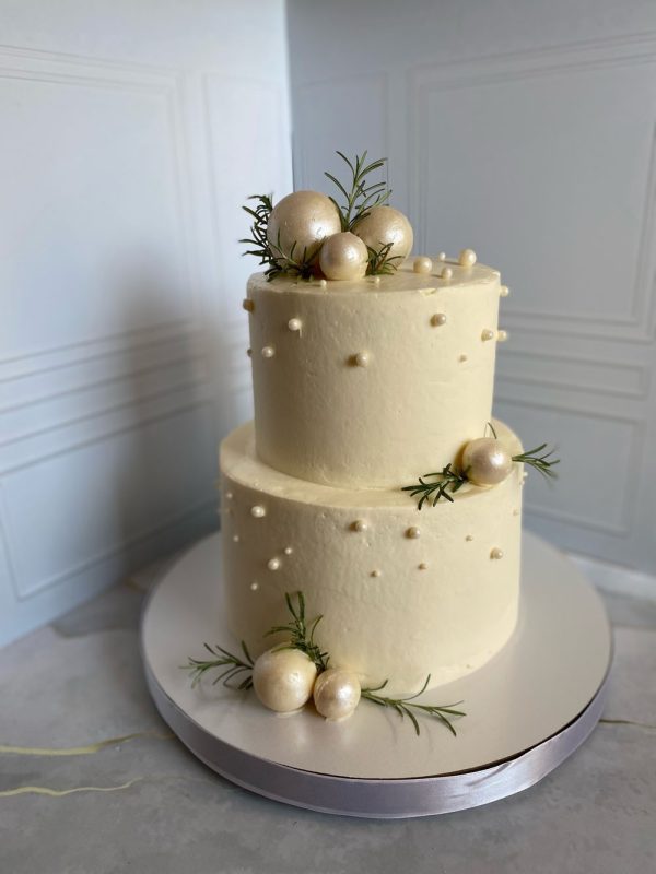 Торт «Красный бархат» на свадьбу или юбилей с шоколадными сферами