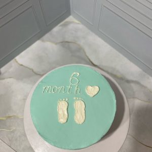 Торт «Малина-фисташка» с кремовым рисунком