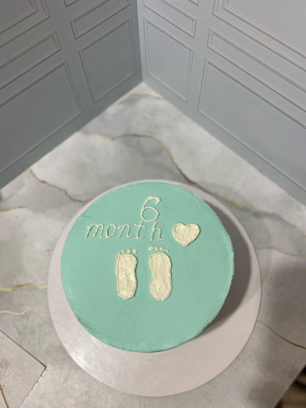 Торт «Малина-фисташка» с кремовым рисунком