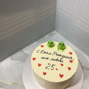 Торт «Красный бархат» с кремовым декором