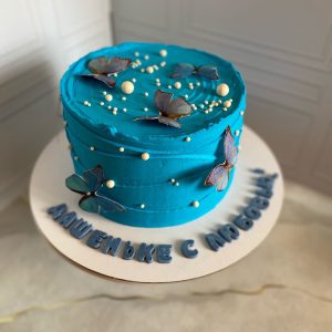 Нежный торт для девочки с бусинами и бабочками