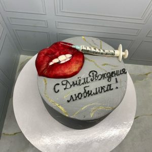 Торт для косметолога с начинкой «Рафаэлло-маракуя» и мастичными фигурками