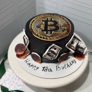 Бенто-торт c Биткоином и начинкой «Ай-Петри»