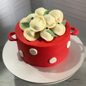 Торт кастрюля с пельменями с начинкой «Сникерс»