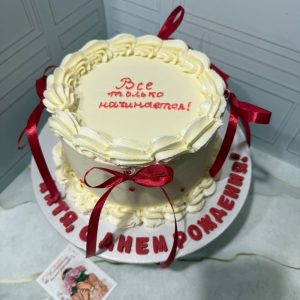Торт в стиле Ламбет для девушки с начинкой «Красный бархат»