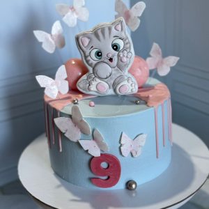 Торт для девочки на 9 лет с начинкой «Клубничная нежность»