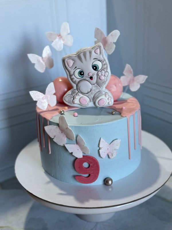 Торт для девочки на 9 лет с начинкой «Клубничная нежность»