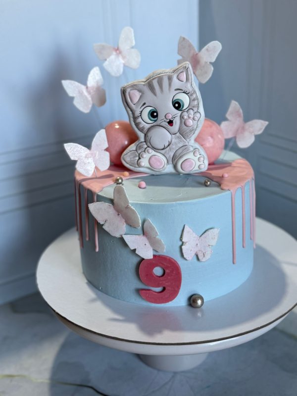 Торт для девочки на 9 лет с начинкой «Клубничная нежность»