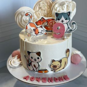 Торт с котиками для девочки на 9 лет «Клубничная нежность»