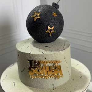 Торт для мужчины с бомбой «Рафаэлло-малина»