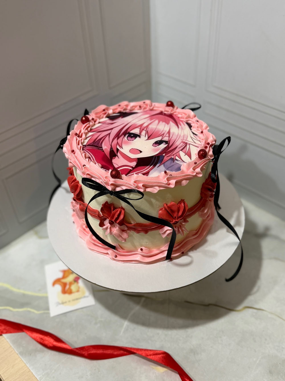 tort-s-anime-dlya-devochki-v-stile-lambet-krasnyy-barhat-2 Торт с аниме для девочки в стиле Ламбет «Красный бархат»