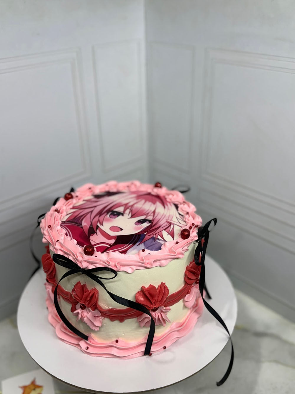 tort-s-anime-dlya-devochki-v-stile-lambet-krasnyy-barhat-4 Торт с аниме для девочки в стиле Ламбет «Красный бархат»