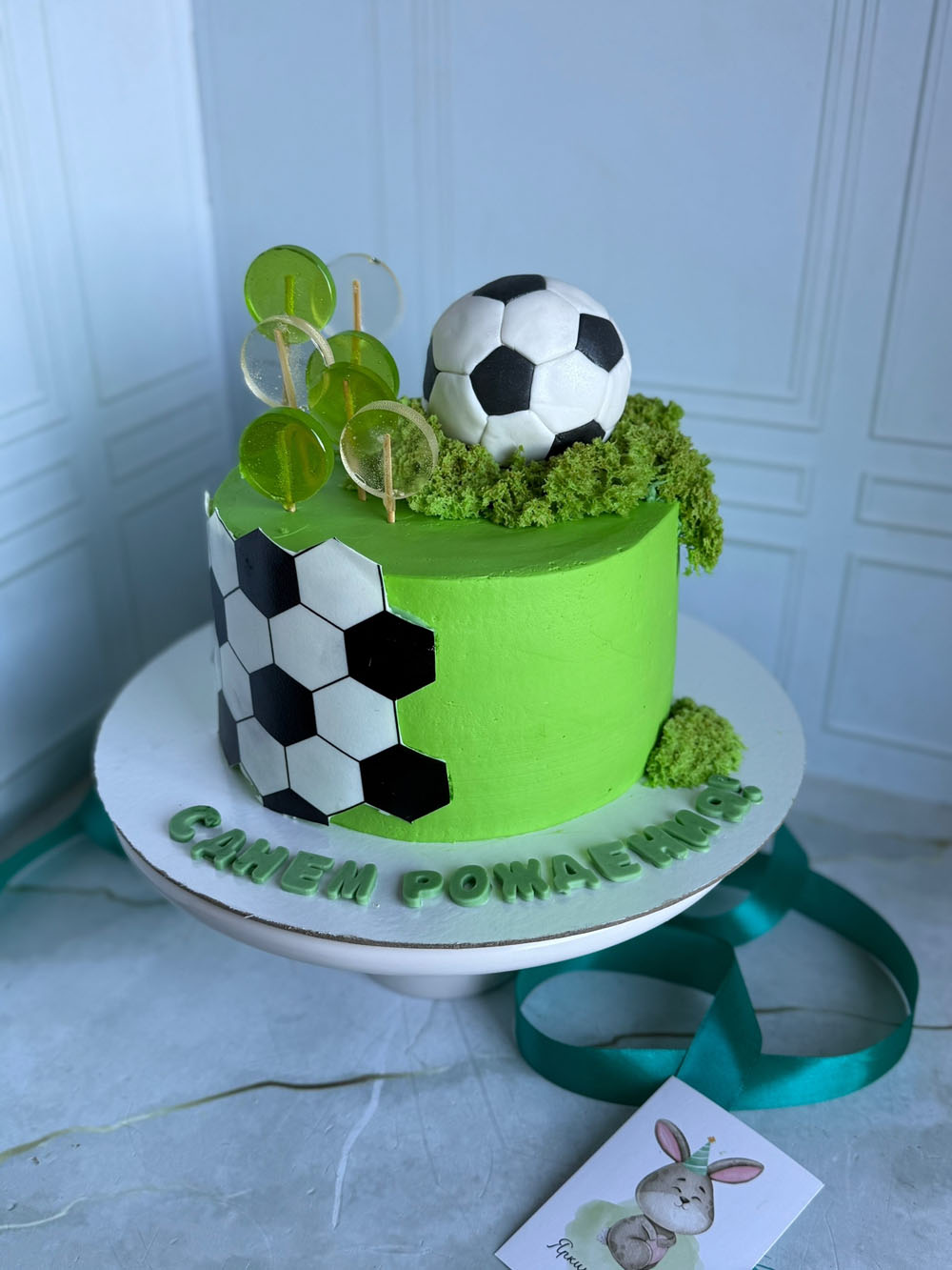 tort-dlya-futbolista-klubnichnaya-nezhnost-4