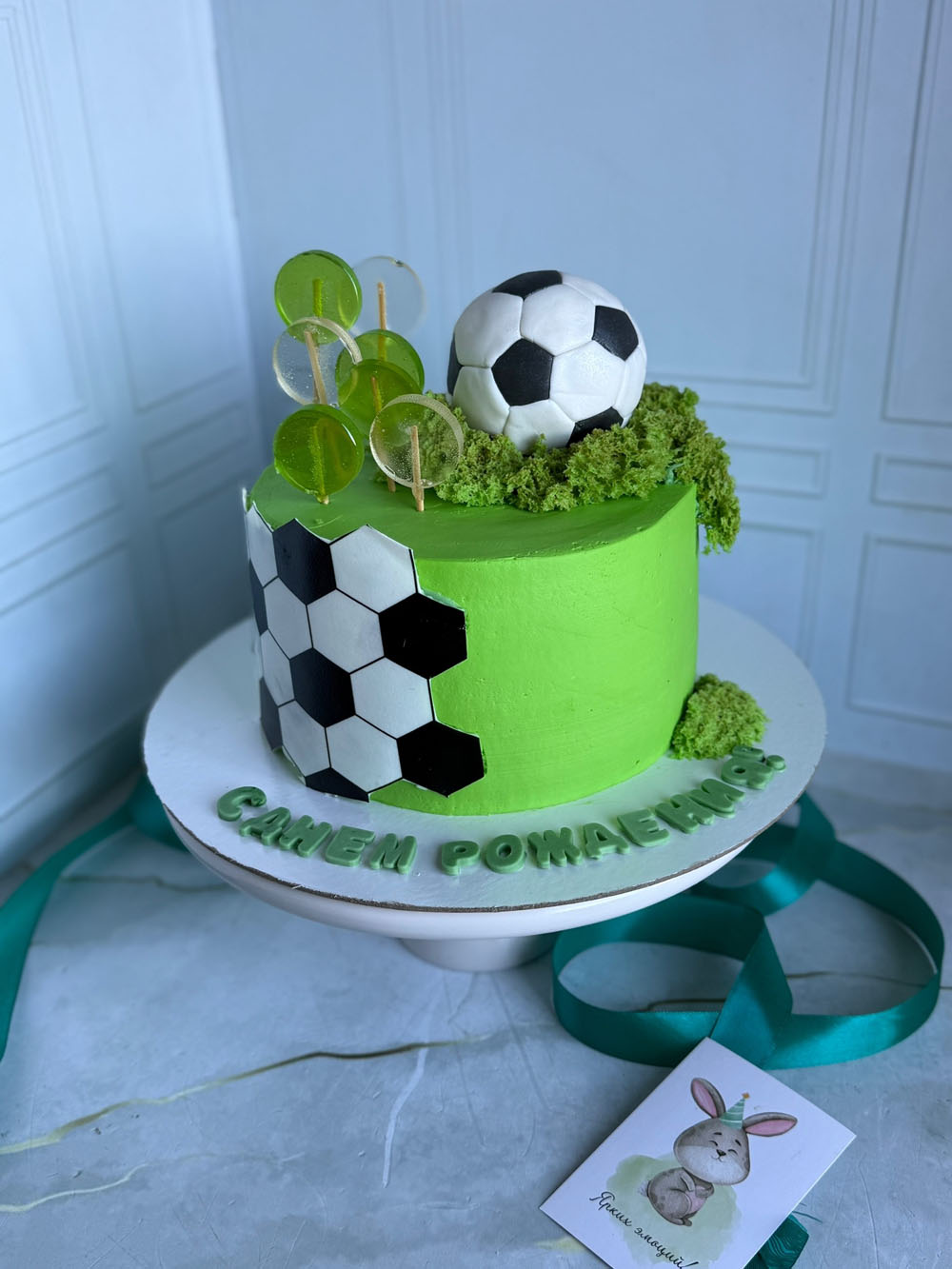 tort-dlya-futbolista-klubnichnaya-nezhnost Торт для футболиста «Клубничная нежность»