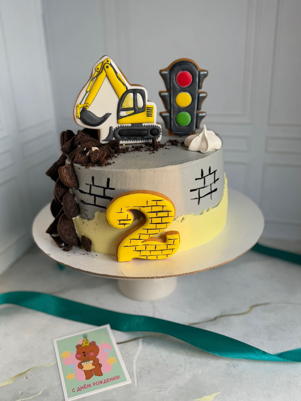 tort-dlya-malchika-na-2-goda-snikers-s-ekskavatorom-2 Торт для мальчика на 2 года «Сникерс» с экскаватором