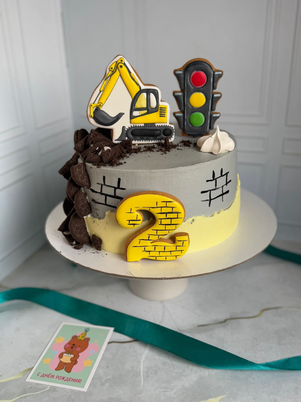 tort-dlya-malchika-na-2-goda-snikers-s-ekskavatorom-3 Торт для мальчика на 2 года «Сникерс» с экскаватором