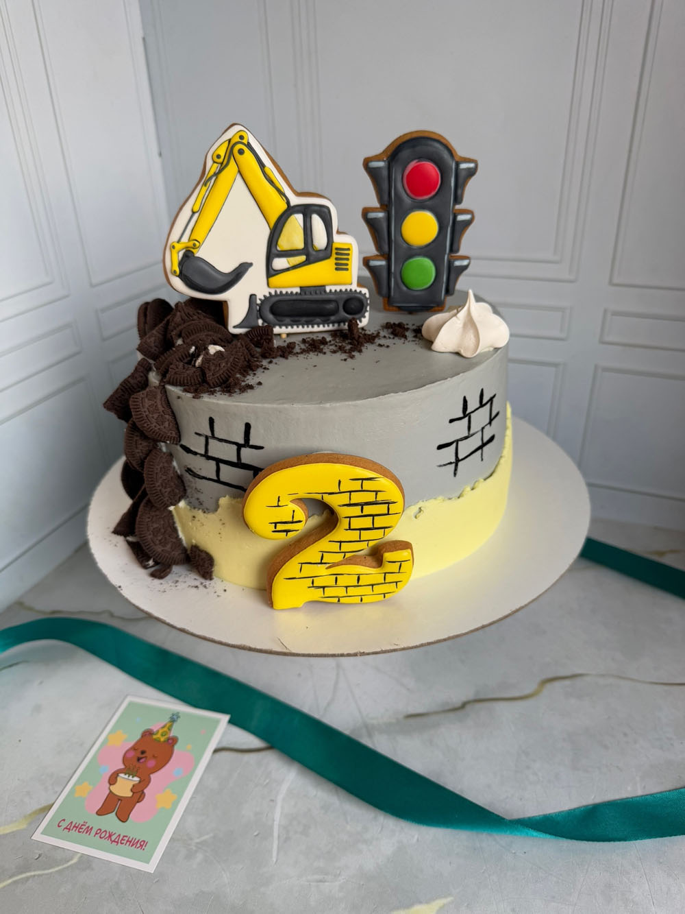 tort-dlya-malchika-na-2-goda-snikers-s-ekskavatorom-4 Торт для мальчика на 2 года «Сникерс» с экскаватором