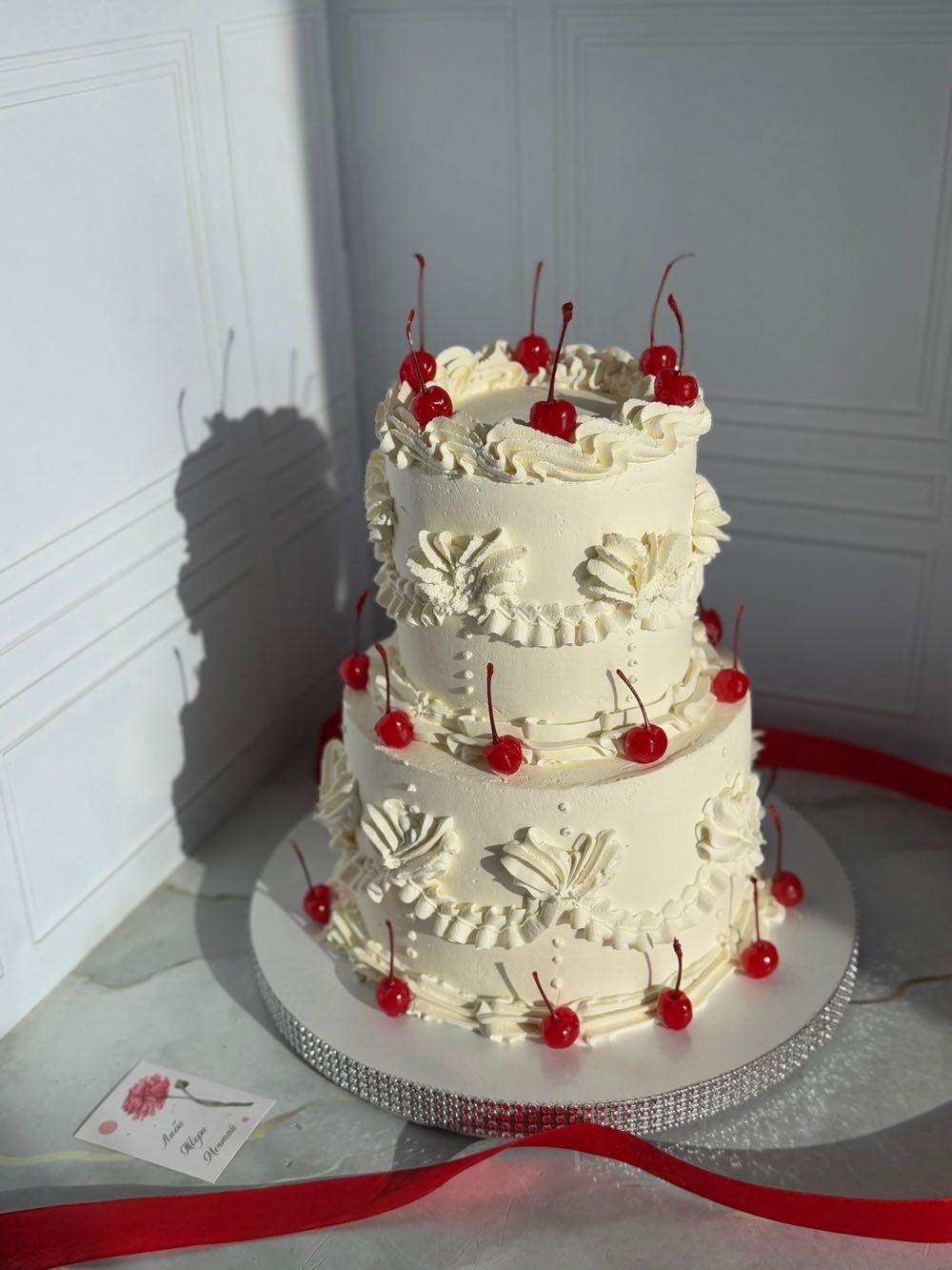 tort-na-svadbu-ili-yubiley-v-stile-lambet-s-baunti-2