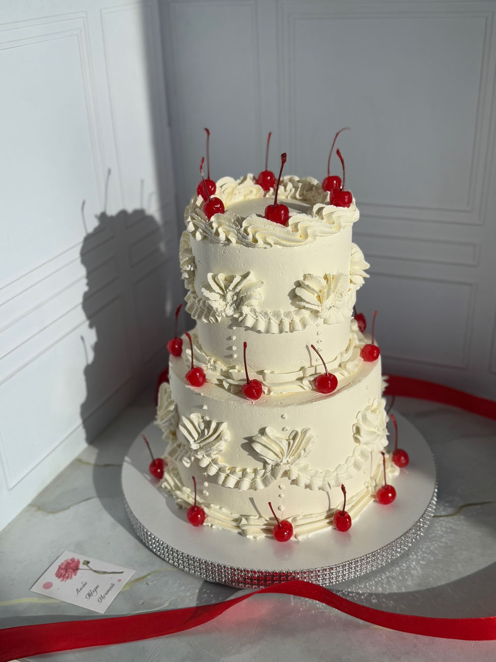 tort-na-svadbu-ili-yubiley-v-stile-lambet-s-baunti-3