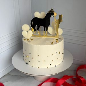 Торт с лошадкой на День рождения девочки «Фереро Роше»