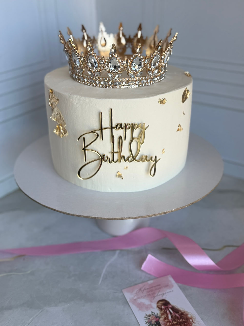 tort-s-koronoy-i-blestkami-baunti-3 Торт с короной и блестками «Баунти»