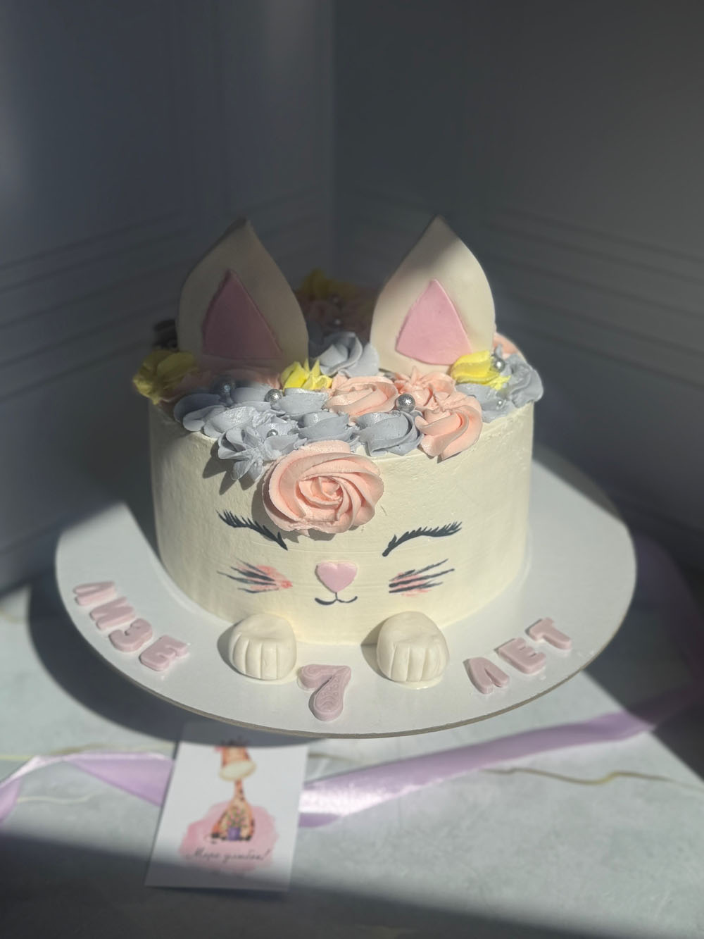 tort-kotik-dlya-devochki-s-nachinkoy-fistashka-malina-3 Торт-котик для девочки с начинкой «Фисташка-малина»