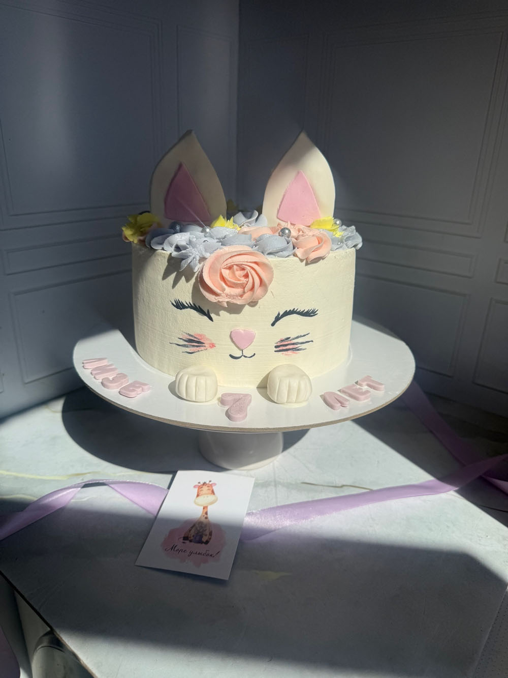 tort-kotik-dlya-devochki-s-nachinkoy-fistashka-malina Торт-котик для девочки с начинкой «Фисташка-малина»